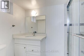 31 Lambeth Square in Toronto, ON - Building Photo - Building Photo