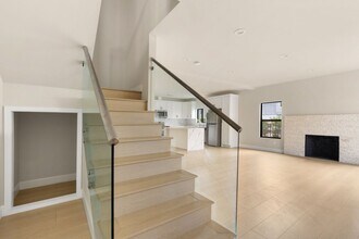 5670 Lexington Ave in Los Angeles, CA - Building Photo - Building Photo