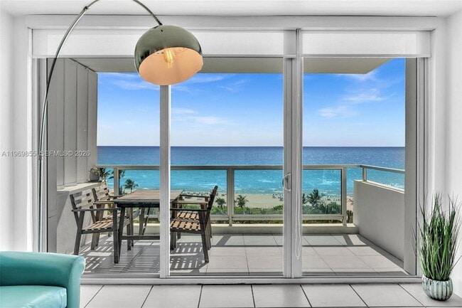 5161 Collins Ave, Unit 1017 in Miami Beach, FL - Building Photo - Building Photo