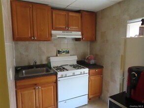 33 Deer Park Ave in Babylon, NY - Building Photo - Building Photo