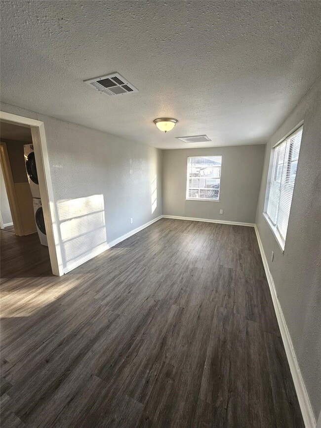 2919 Letulle Ave in Bay City, TX - Building Photo - Building Photo