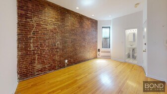 332 E 93rd St in New York, NY - Building Photo