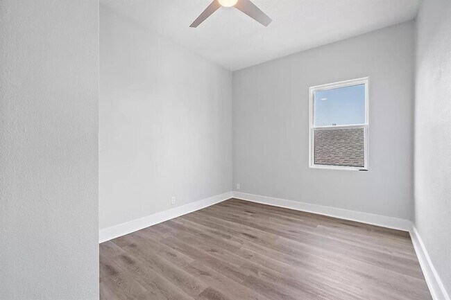 805 10th St-Unit -4 in Galveston, TX - Building Photo - Building Photo