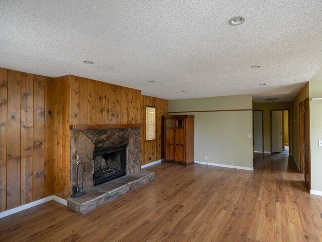 26425 Lake Forest Dr in Lake Arrowhead, CA - Building Photo - Building Photo