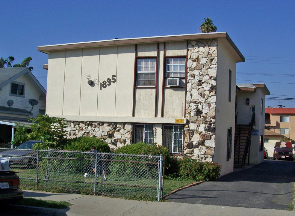 1895 W 23rd St in Los Angeles, CA - Building Photo