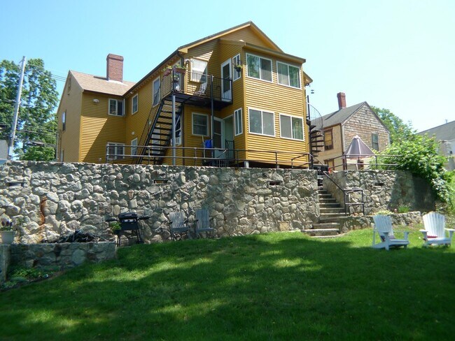 13 High St in Exeter, NH - Building Photo - Building Photo