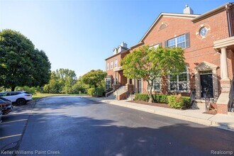 29253 Glen Oaks Blvd E in Farmington Hills, MI - Building Photo - Building Photo