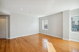 532 Commonwealth Ave, Unit 7D in Boston, MA - Building Photo
