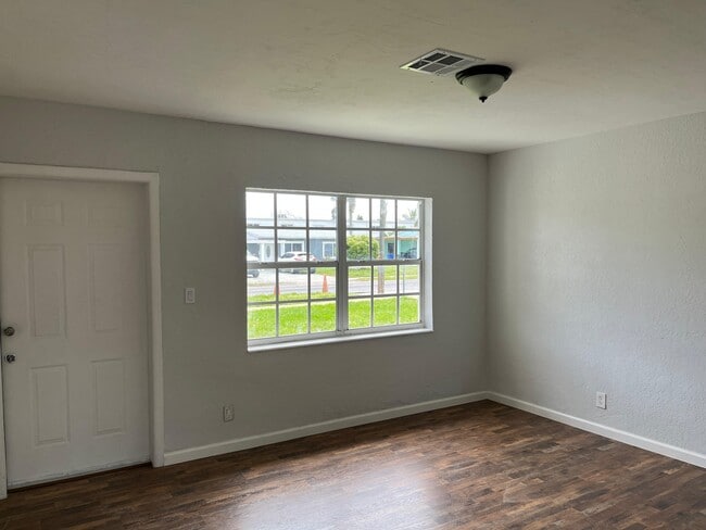 1327 SW 22nd Ave in Fort Lauderdale, FL - Building Photo - Building Photo