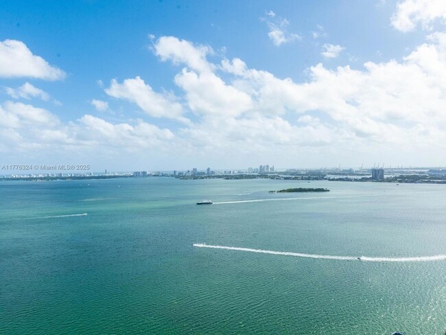 650 NE 32nd St, Unit 3406 in Miami, FL - Building Photo - Building Photo
