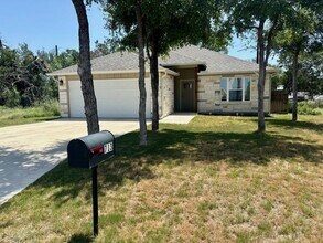 713 Maple Ln in Cottonwood Shores, TX - Building Photo - Building Photo