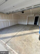 253 Red Leaf Ln in Exton, PA - Building Photo