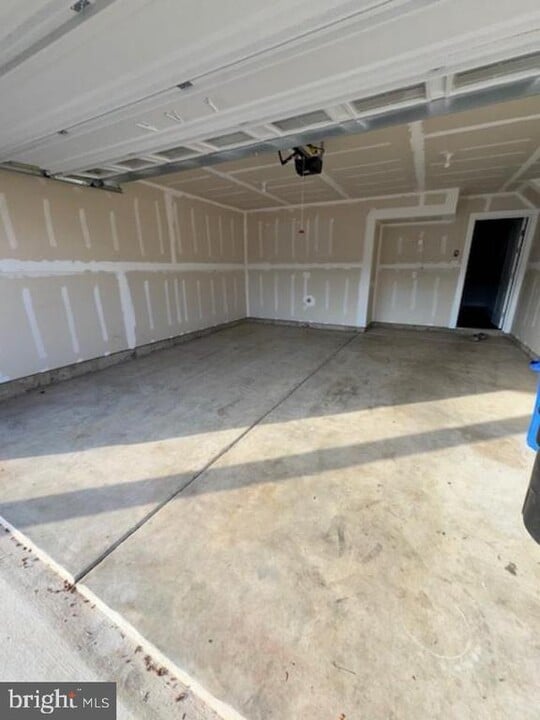 253 Red Leaf Ln in Exton, PA - Building Photo