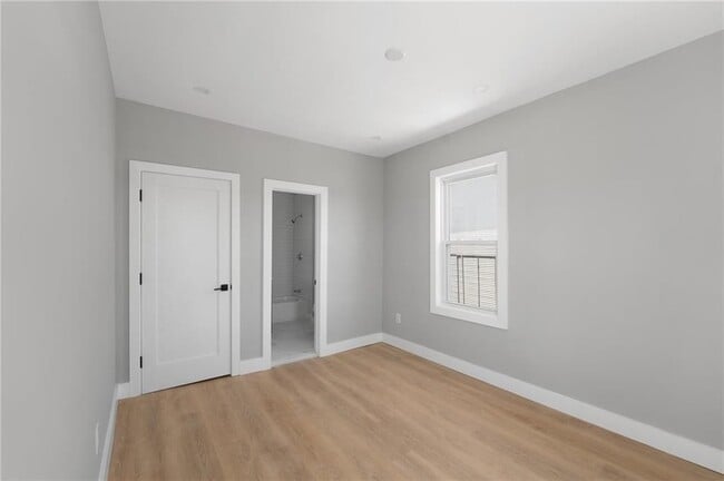 735 Broadway, 3F in Pawtucket, RI - Foto de edificio - Building Photo