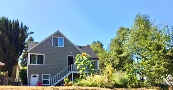 12036 26th Ave. S., Unit Lower Level in Seattle, WA - Building Photo