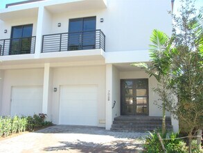 706 SW 9th Terrace in Fort Lauderdale, FL - Building Photo - Building Photo