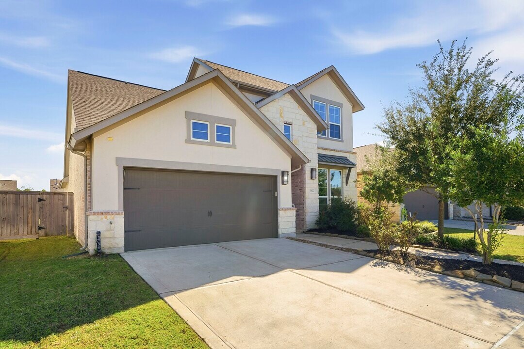 15822 Pilot Knob Dr in Cypress, TX - Building Photo