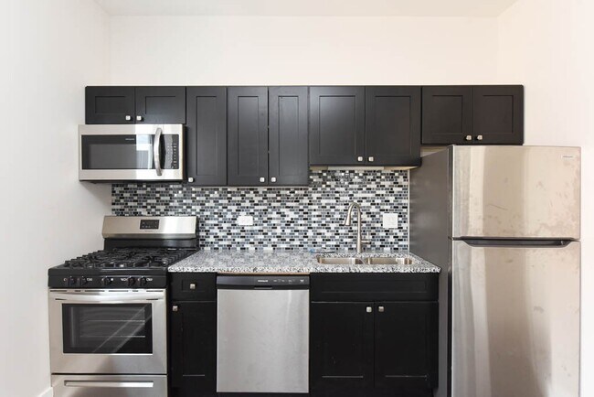 4365 N Elston Ave in Chicago, IL - Building Photo - Building Photo