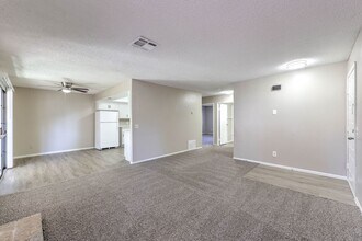 6647 W Tropicana Ave in Las Vegas, NV - Building Photo - Building Photo