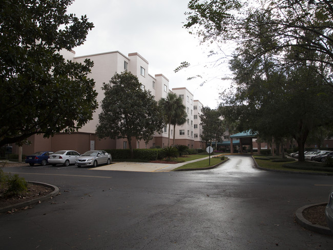 Holiday Atrium at Gainesville in Gainesville, FL - Building Photo - Building Photo