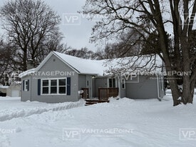 917 Merrill St in De Pere, WI - Building Photo