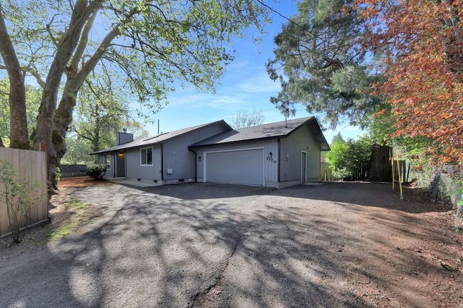 2170 Crescent Ave in Eugene, OR - Building Photo - Building Photo