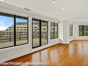 2245 SW Park Pl-Unit -#10B in Portland, OR - Building Photo - Building Photo