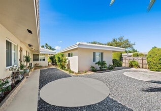 1241 NE 16th Terrace in Fort Lauderdale, FL - Foto de edificio - Building Photo