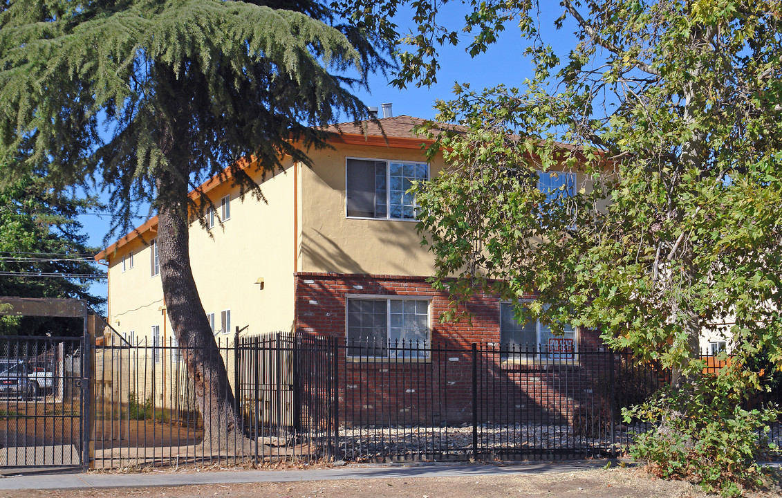 375 El Camino Ave in Sacramento, CA - Foto de edificio