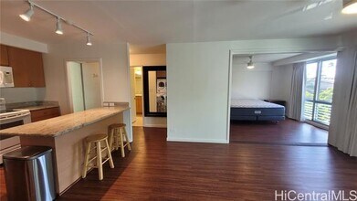 2937 Kalakaua Ave in Honolulu, HI - Building Photo - Building Photo