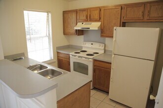 6320 Windsor Gate Ln in Charlotte, NC - Building Photo - Building Photo
