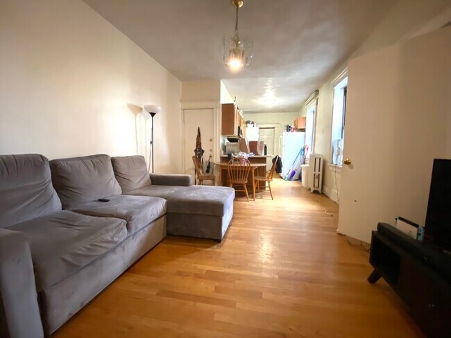 39 Park Vale Ave, Unit 2