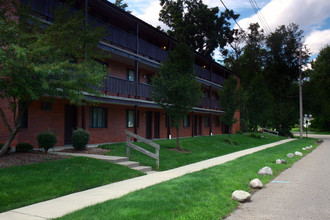 Ellet Area Apartments in Akron, OH - Foto de edificio - Building Photo