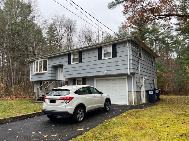 183 Oak St in Raynham, MA - Building Photo - Building Photo