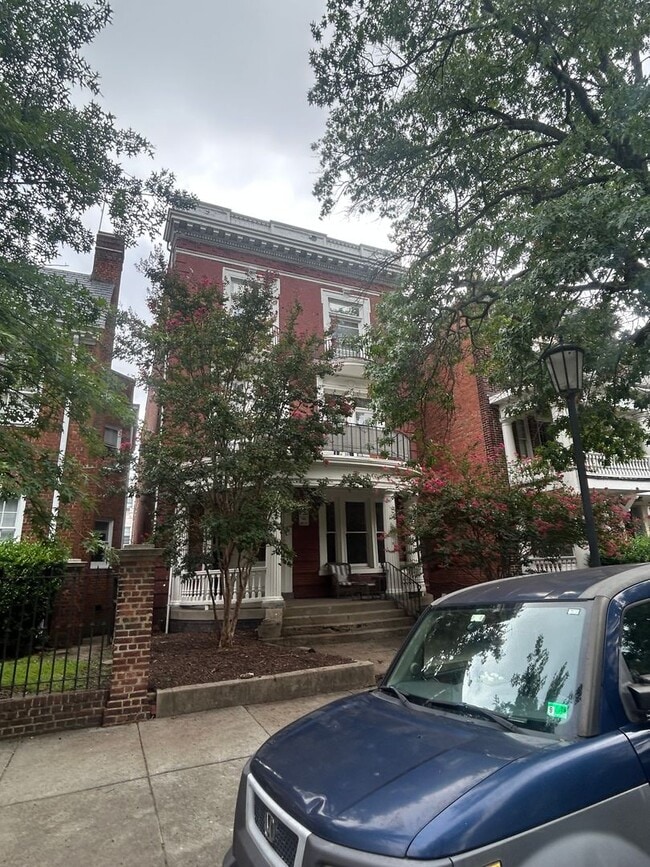 property at 2828 Monument Ave