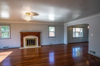 9607 E Upriver Dr in Spokane, WA - Building Photo - Building Photo