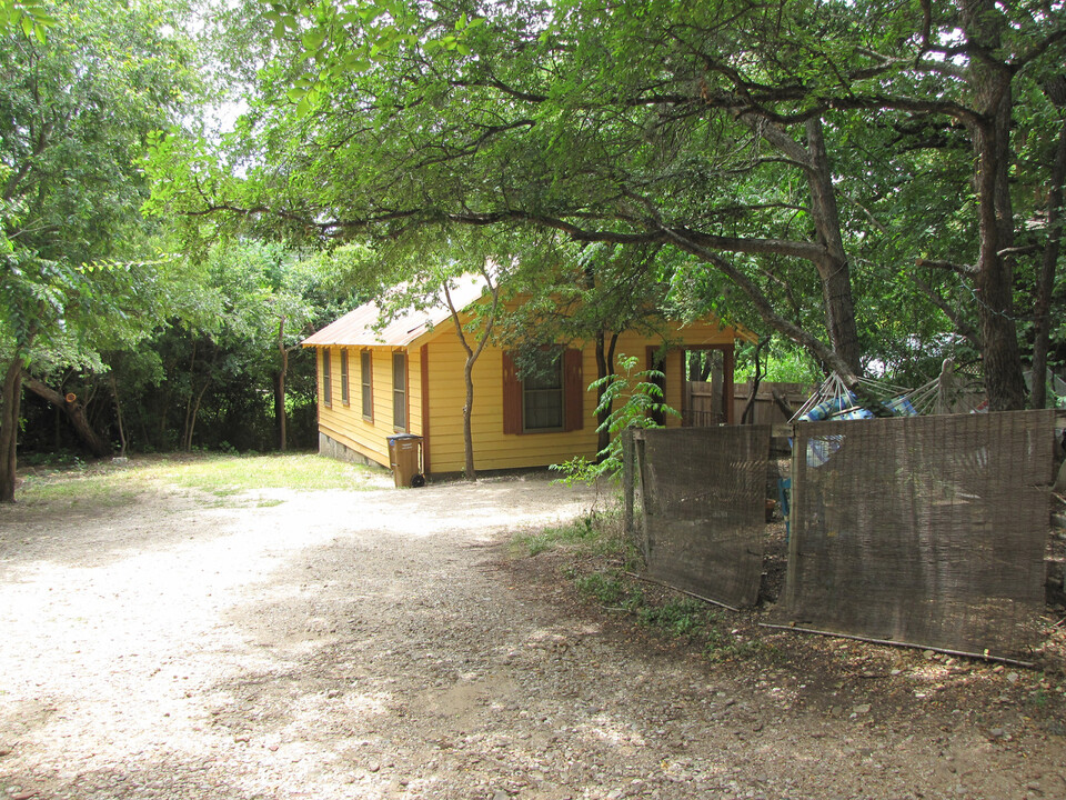 1625 W 12th St in Austin, TX - Building Photo