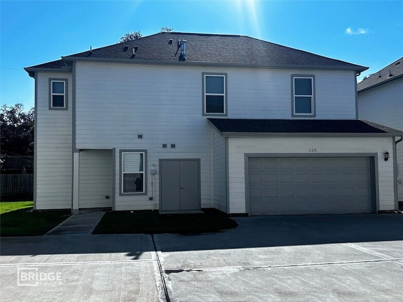 120 Pecan Ln in Lake Jackson, TX - Foto de edificio