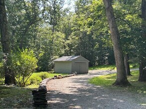 272 Drake Rd in Pleasant Valley, NY - Building Photo - Building Photo