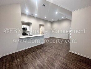 1203 N Clay St in Ennis, TX - Building Photo - Building Photo