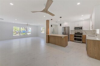 10203 3rd St E in Treasure Island, FL - Building Photo - Building Photo