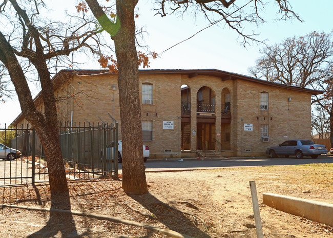 Ederville Apartments in Fort Worth, TX - Foto de edificio - Building Photo