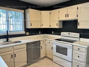 2010 S Xenia Way in Denver, CO - Building Photo - Building Photo