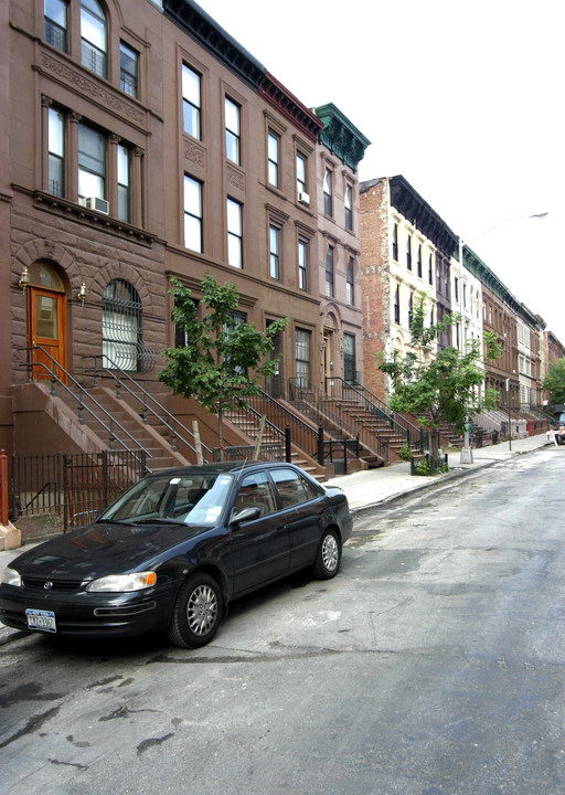 118 W 136th St in New York, NY - Building Photo