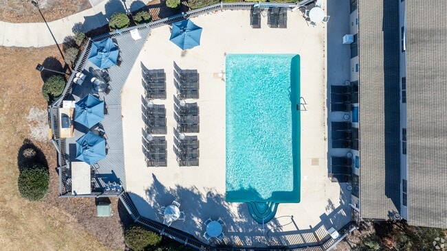 Crosswinds Apartments in Wilmington, NC - Foto de edificio - Building Photo