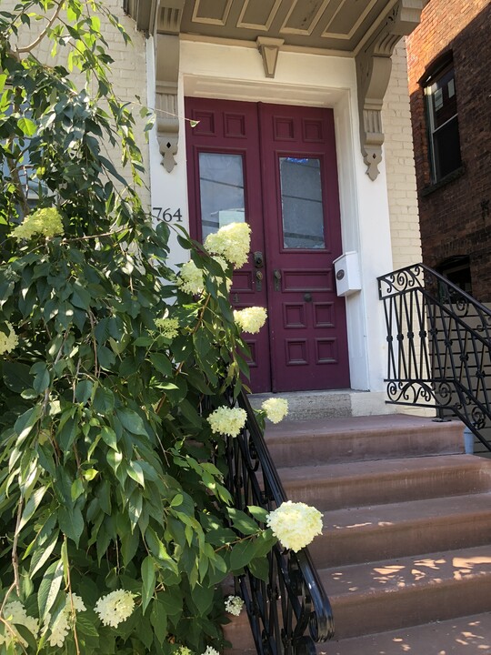 764 Eastern Ave in Schenectady, NY - Building Photo