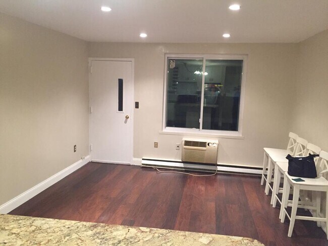 69 Cove Rd in Stamford, CT - Building Photo - Building Photo
