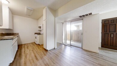 3650 Garnet St, Unit 2 in Torrance, CA - Foto de edificio - Building Photo
