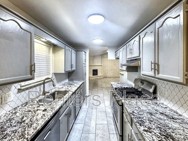 112 W Timberlane St in Broken Arrow, OK - Building Photo - Building Photo
