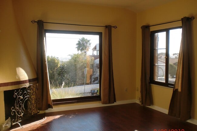 1814 Titus St in San Diego, CA - Foto de edificio - Building Photo